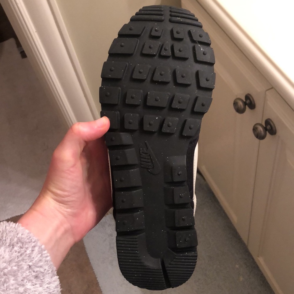 Shoes - Picture 4 of 4